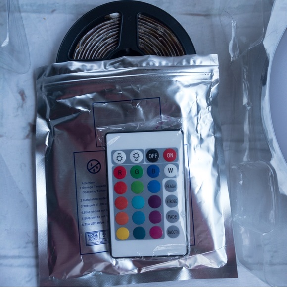 Aduro U-Stream 3-in-1 Selfie Studio Kit (*Missing - Clip-On Selfie Light*) - Picture 4 of 11